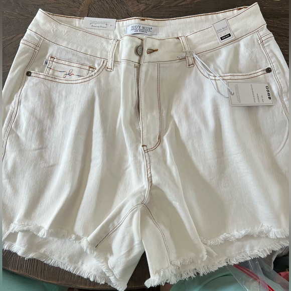 Judy Blue shorts - Picture 1 of 4